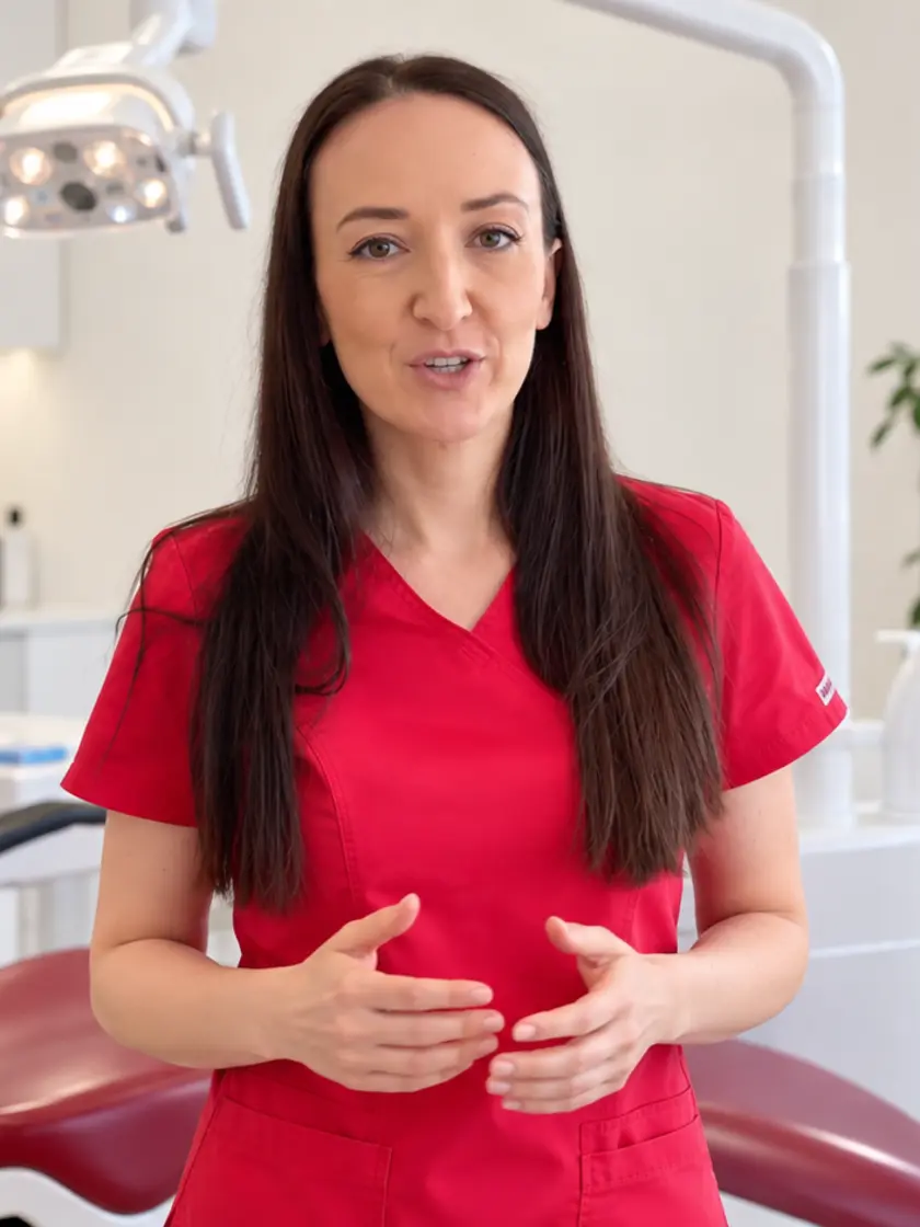 Dr Milošević u ordinaciji Dental Milošević